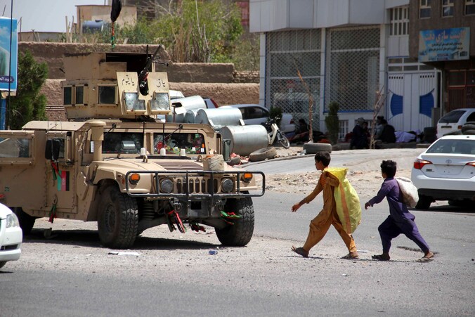 Afghaanse troepen patrouilleren in de straten van de grote steden van Afghanistan.