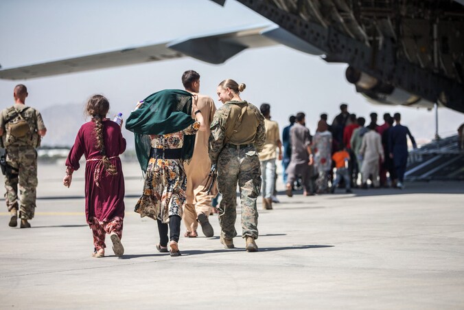 Een beeld van de evacuaties in Kaboel.