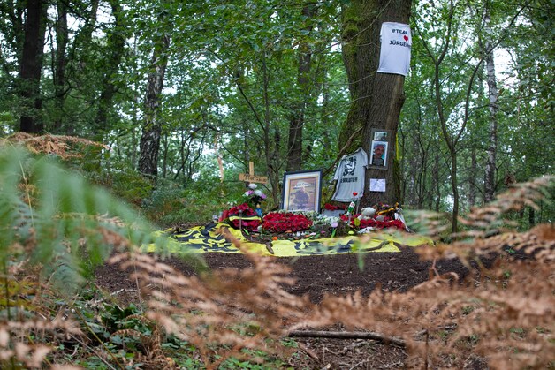Vier jaar na de dood van Jürgen Conings staan zeven ‘kompanen’ voor de ...