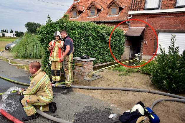 Thuisverpleegster Stéphanie haalt bejaard koppel uit brandend huis ...