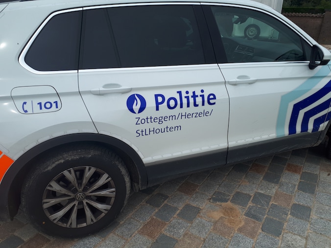 Politie Zottegem/Herzele/Sint-Lievens-Houtem.