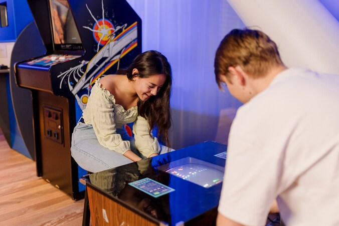 'Game On' is ook 'hands-on': er staan speelkastjes waarop je games van weleer, in hun oorspronkelijke staat, kunnen spelen.