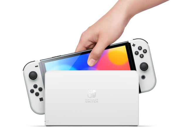 Wanneer je 'm aansluit op de tv is er geen verschil met de oude Switch.