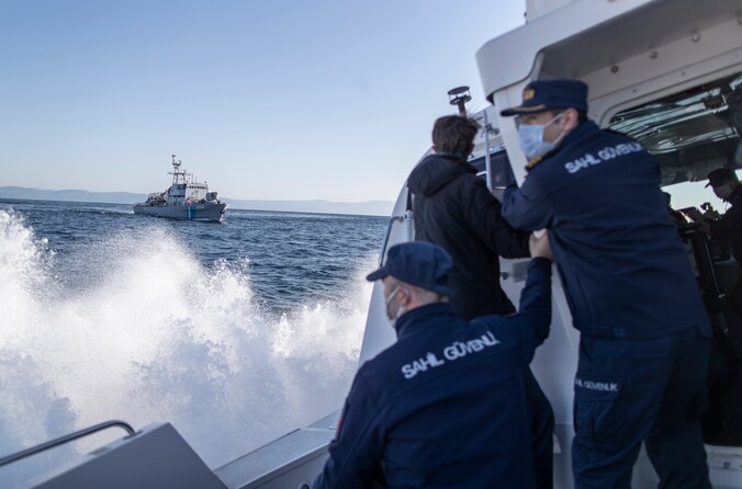 Archiefbeeld. De Turkse kustwacht patrouilleert op de Egeïsche zee. 