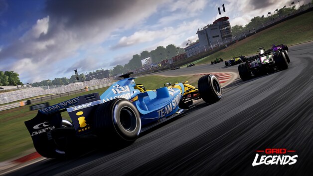Renault R26's op het circuit van Brands Hatch. 'Grid Legends' probeert een open buffet van race-ervaringen te leveren.
