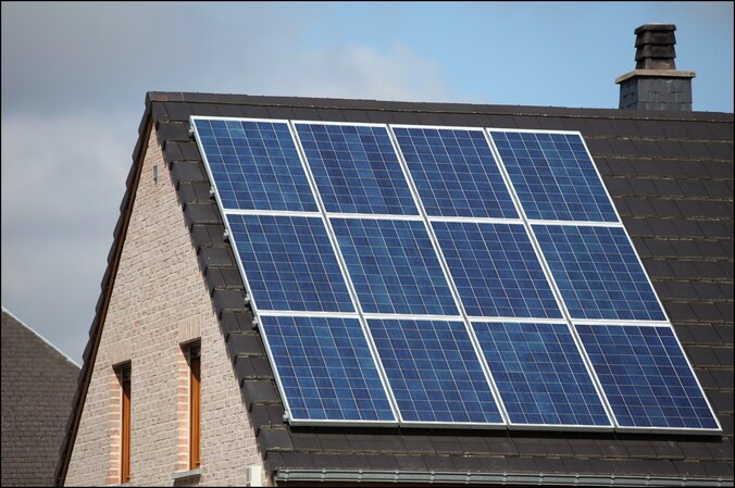 De overheidssteun voor zonnepanelen daalt van 210 naar 90 euro.