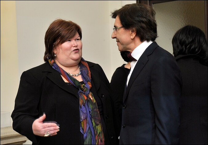 Staatssecretaris voor Asiel en Migratie Maggie De Block (L) en premier Elio Di Rupo (R).