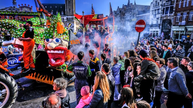 Een sfeerbeeld van de Roeselaarse stoet in 2022.