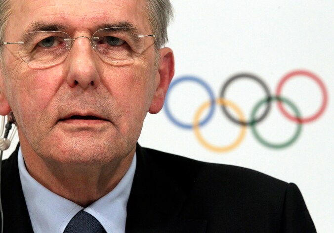Jacques Rogge, de voorzitter van het IOC, reageert verheugd op het nieuws.