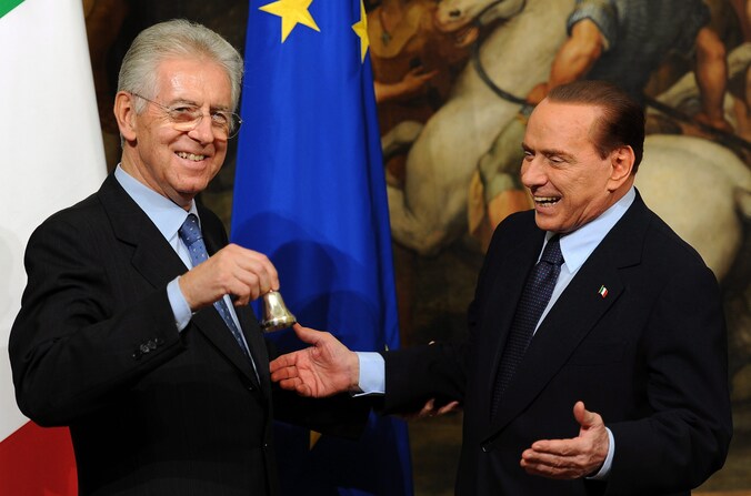 Silvio Berlusconi en opvolger Mario Monti, de huidige Italiaanse premier.