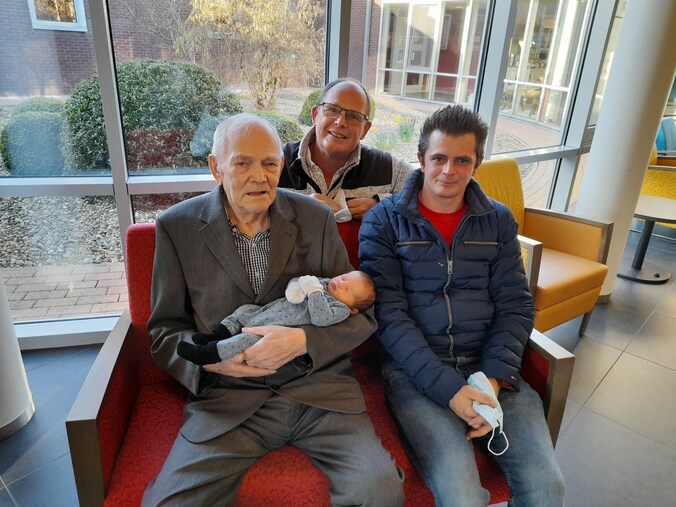 Roger, Danny, Geoffrey en de kleine Tyler vormen een viergeslacht.