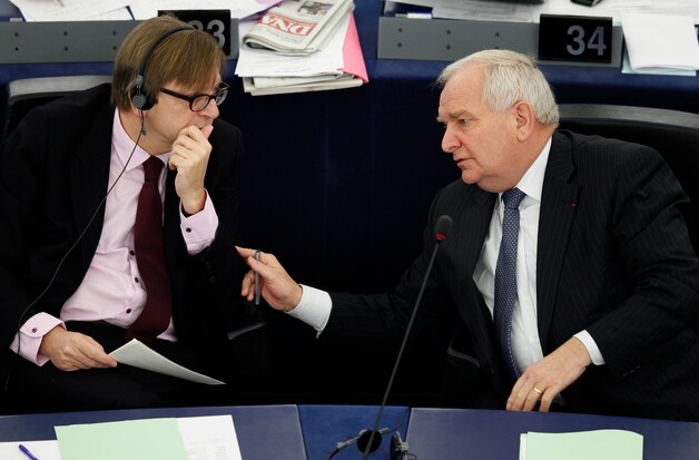 Guy Verhofstadt (links) in gesprek met Joseph Daul.