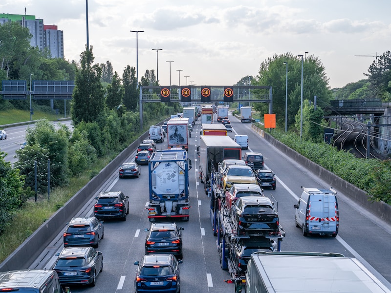 Uur file op Antwerpse ring naar Nederland door defect voertuig ter hoogte van Viaduct Merksem