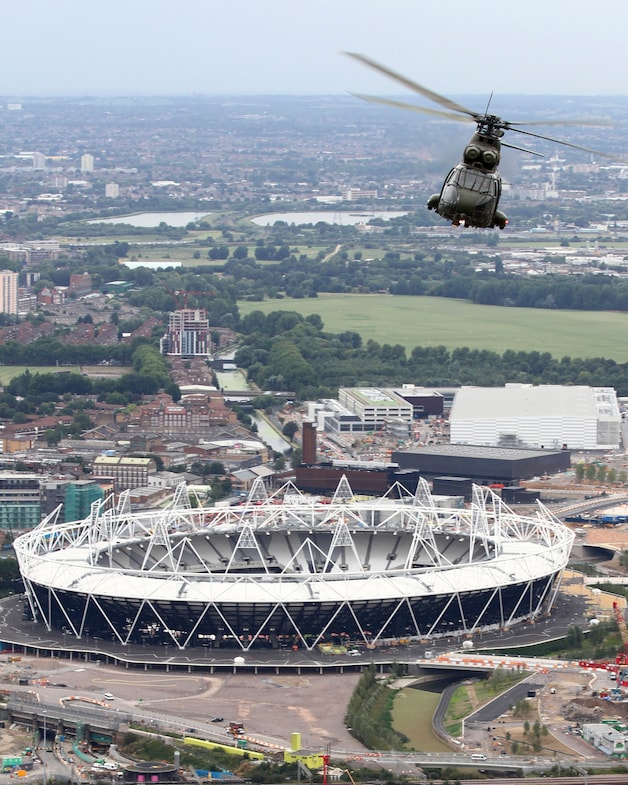 Een Puma-helikopter boven het Olympisch Stadion tijdens een andere oefening in augustus.