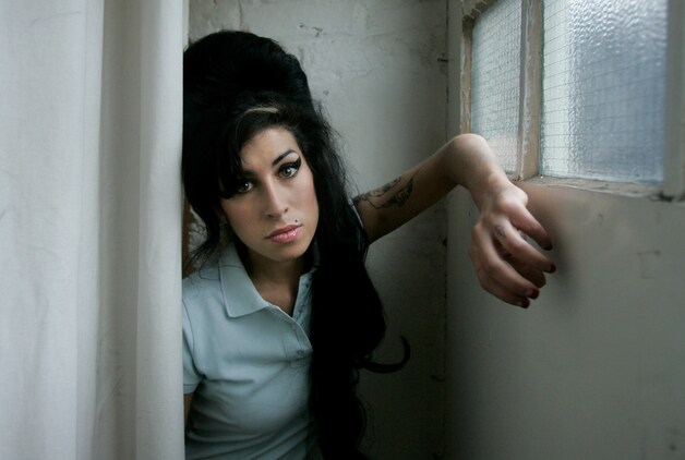 Amy Winehouse bootste het vlekje na met haar piercing.