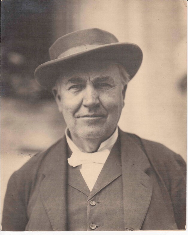 Thomas Alva Edison.