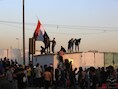 Aanhangers van de invloedrijke geestelijke Muqtada al-Sadr bestormden de afgeschermde groene zone van de Iraakse hoofdstad.