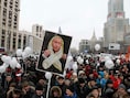 Een wit lint is al enkele weken het symbool van het Russisch protest. Poetin zei daarover dat hij dacht dat die linten condooms voorstelden.