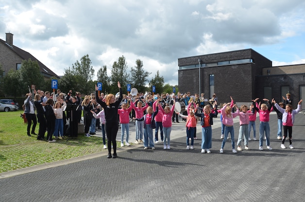 Gelegenheidsfanfare ‘Ninof ‘k zien a geiren’ trekt met 70-tal ...