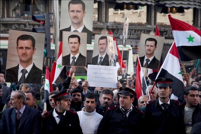 Aanhangers van Assad demonstreren in Damascus.