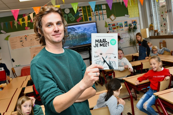 Leerkracht Wouter maakt liedjes om kinderen vlotter de tafels aan te ...
