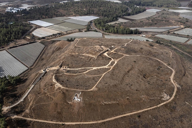 Luchtbeeld van de archeologische site in Lachis. 
