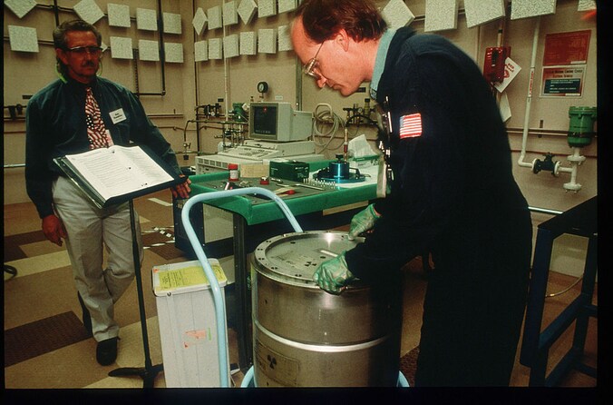 Een atoombom wordt ontmanteld in de Pantexfabriek  in Texas.