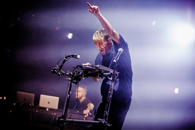De Britse producer, singer, songwriter, en DJ Fred Again.