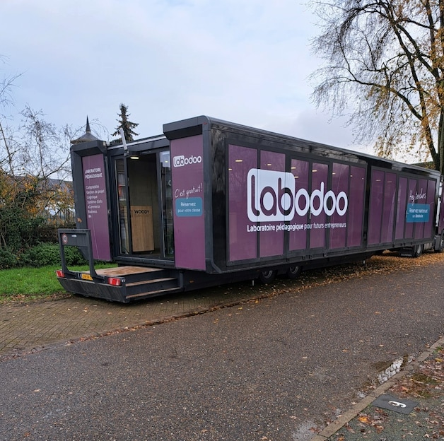 Leerlingen maken kennis met bedrijfsleven in LabOdoo-trailer | Regio ...