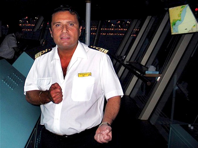Kapitein Francesco Schettino zou een manoeuvre uitgevoerd hebben waarvoor hij geen toestemming had.