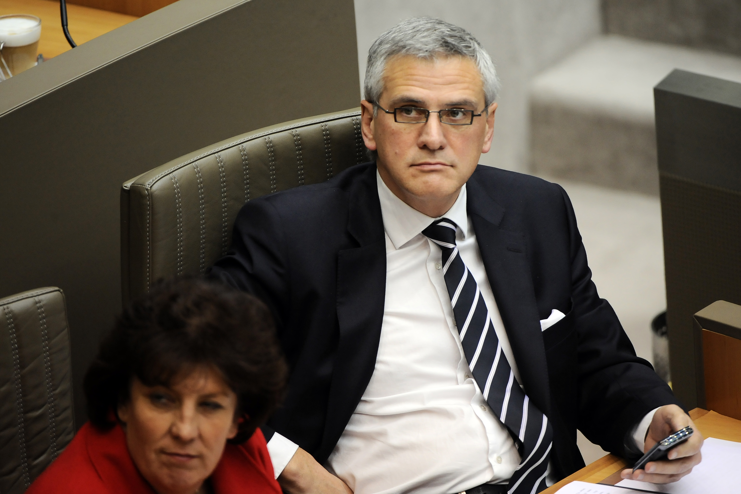 Vlaams minister-president Kris Peeters (CD&amp;V) denkt onder meer aan belastingaftrek of -vermindering op Vlaams niveau.