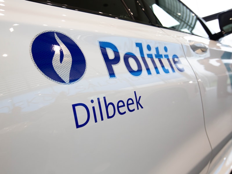 Man blijft maand langer in cel na vondst van 760 gram cocaïne, 12.550 euro cash en vuurwapen in Dilbeek