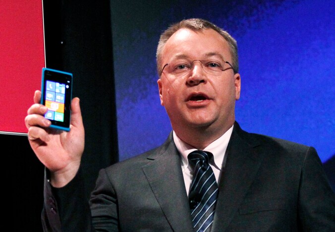 Ceo Stephen Elop bij de voorstelling van de Nokia Lumia 900-smartphone in januari