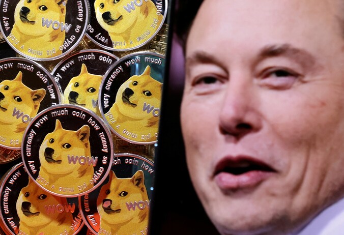 Elon Musk naast een afbeelding van enkele dogecoins.