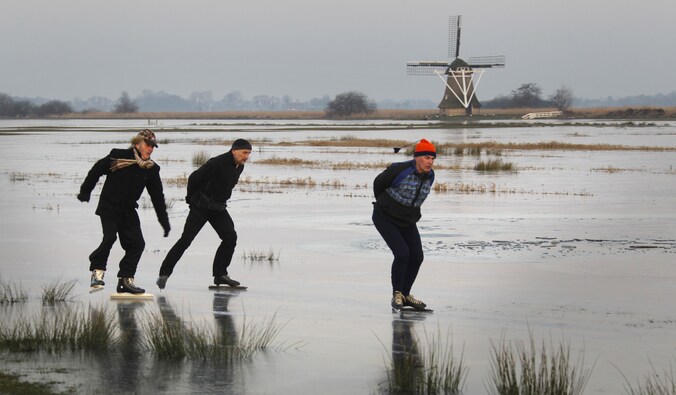 Op sommige plekken in Nederland is schaatsen op natuurijs al mogelijk.
