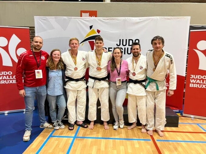 De trotse winnaars van Judoclub Tielt op een rij.