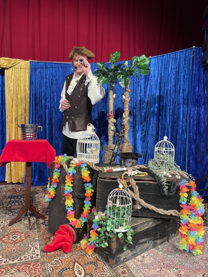 Goochelaar Magic J (15) is Belgisch en Nederlands kampioen Facebook goochelen.