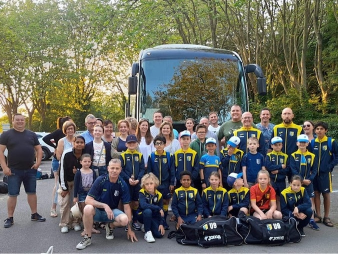 De spelertjes van de U9 vertrokken zaterdagochtend richting Calais. 
