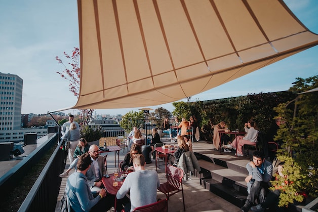 Genieten van de zomer op grote hoogte: 9 rooftopbars in provincie ...