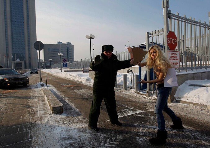 Protest aan het hoofdkwartier van Gazprom in Moskou.