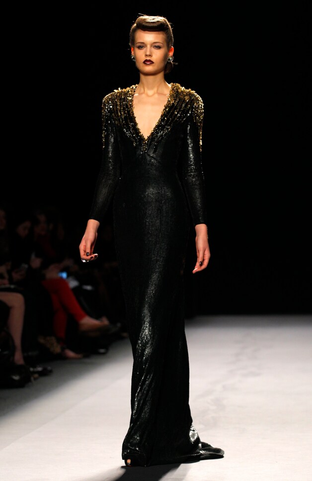 Deze rebelse jurk van Jenny Packham zou een mogelijke optie zijn voor Angelina Jolie.