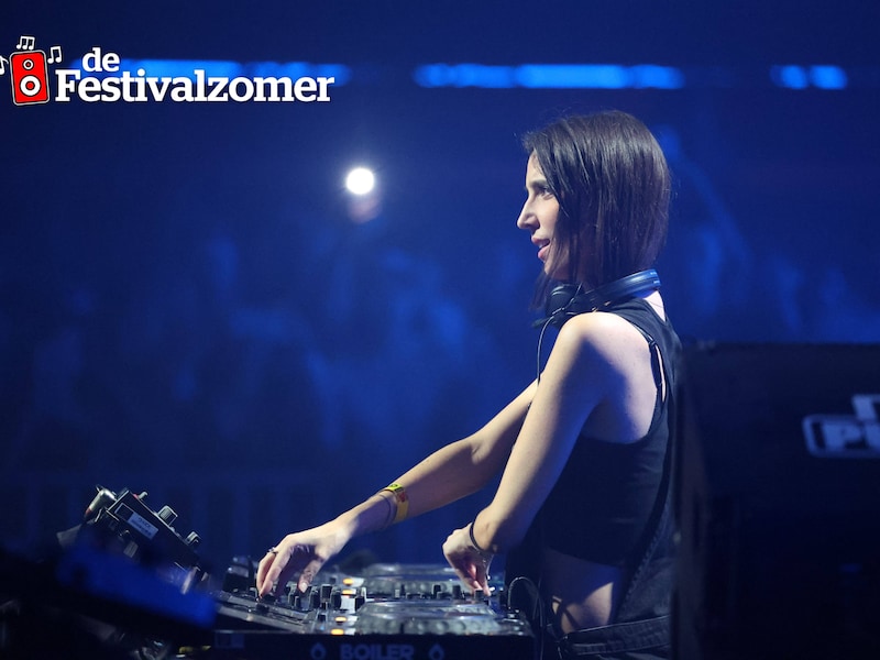 Zwangere Amelie Lens knalt Pukkelpop de nacht in