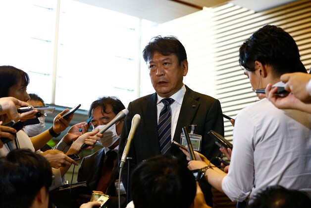 TEPCO-president Tomoaki Kobayakawa spreekt de pers toe na een ontmoeting met de Japanse premier Kishida.