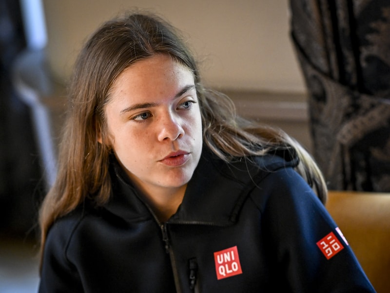 Emily White is 18-jarig aanvalswapen bij Red Panthers: “Als kind wou ik voetballen, maar ik woonde dichtbij een hockeyveld”