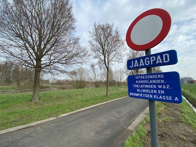 De ‘oude’ situatie, waarbij speedpedelecs of bromfietsen klasse P, niet toegelaten waren op het jaagpad. 