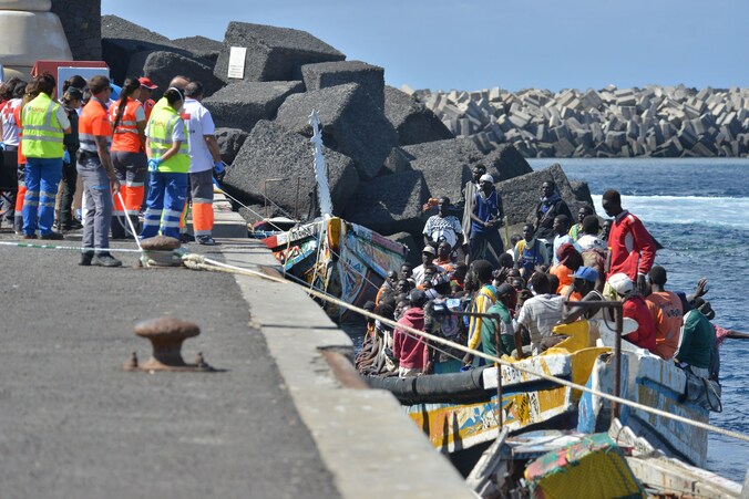 Migranten arriveren op in Canarische Eilanden.
