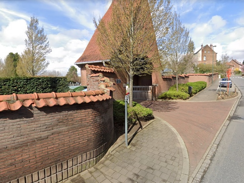 Eenrichtingsverkeer en parkeerverbod: gemeente neemt tijdelijke maatregelen bij begraafplaats voor Allerheiligen