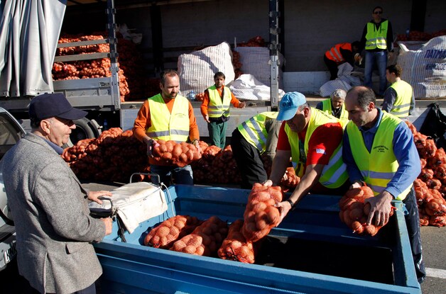 De zogenaamde 'aardappelbeweging' levert basisvoedingsmiddelen rechtstreeks van de boer aan de consument. Aan een derde van de prijs in de supermarkt.