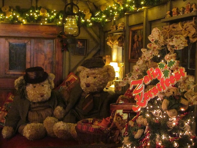 Jefke en Marieke in hun berenkerststal.