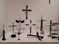 Reizende tentoonstelling ‘#With Love to Ukraine’ brengt 200 herdenkingskruisen naar kerk in Oelegem